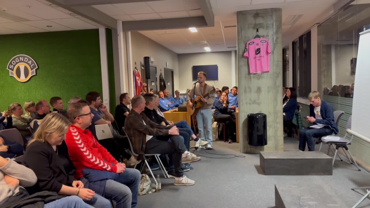 Eit folk står samla m/Ola Weel Skram